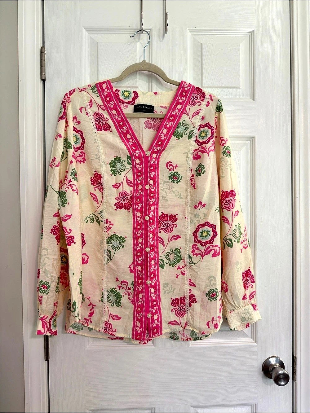 Lane Bryant Floral V-Neck Blouse in Pink & Cream Size 16